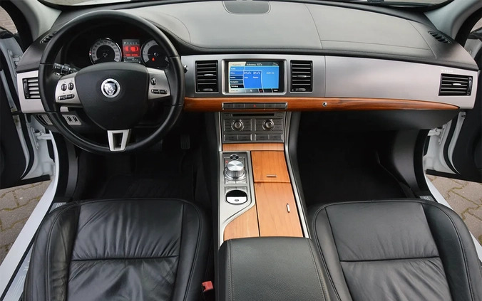 Jaguar XF cena 49900 przebieg: 219000, rok produkcji 2011 z Piwniczna-Zdrój małe 781